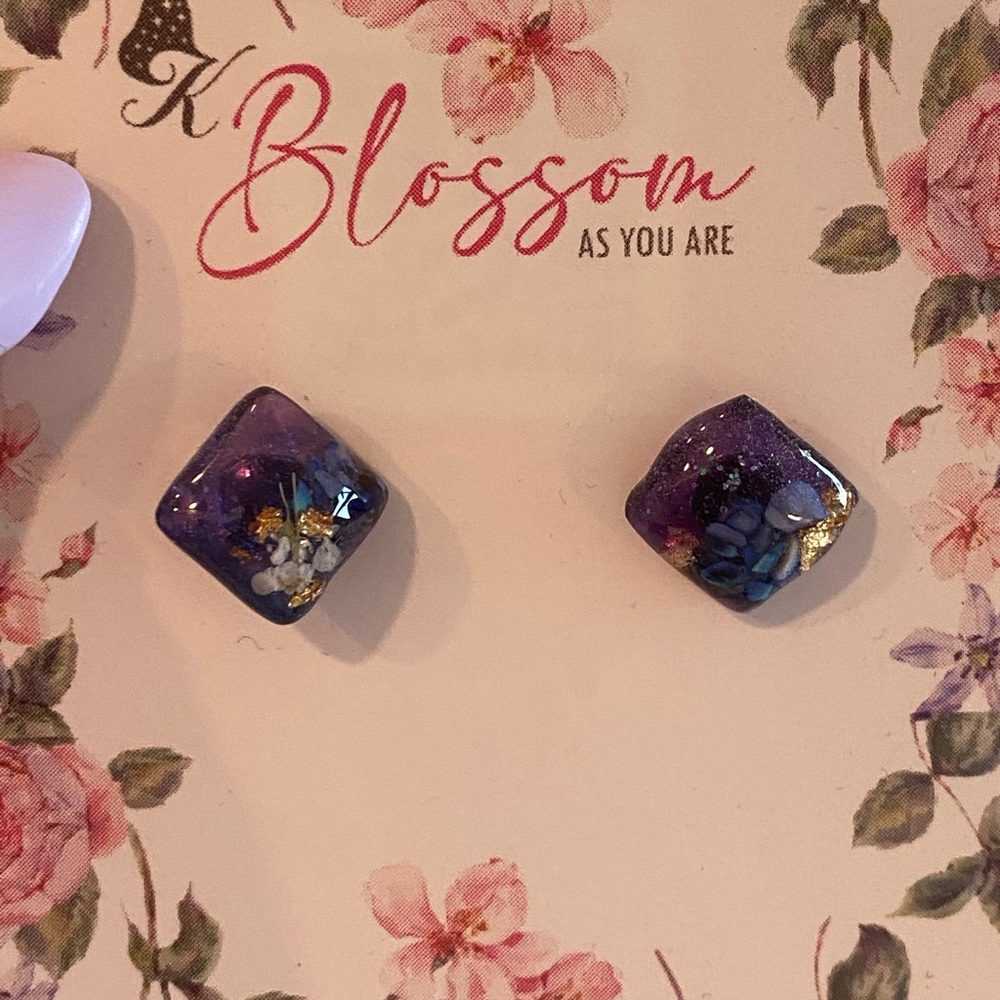 Purple resin earrings square